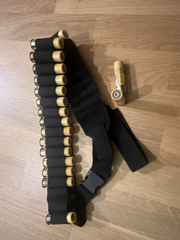 Sort Belte m/ 25 stk Sellier & Bellot Special Slug